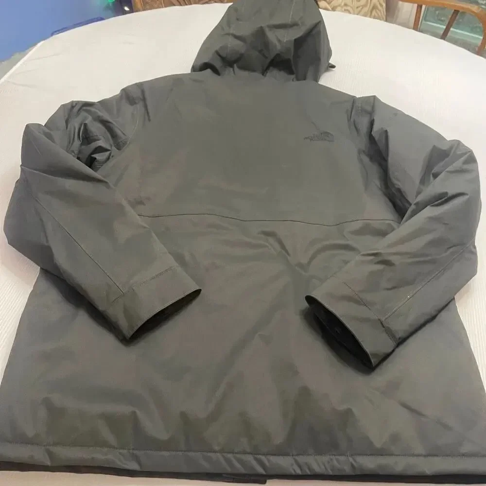 The North Face Men’s Grey Windbreaker Jacket Size Large